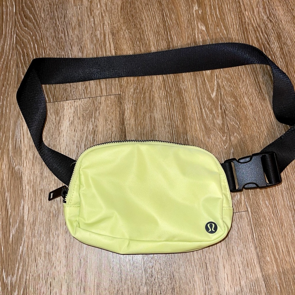 LULULEMON Everywhere Belt Bag *1L